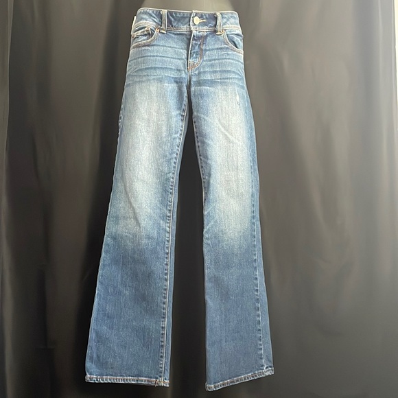 American Eagle boot cut jeans medium wash low rise minimal distress Sz 10 - Picture 2 of 5